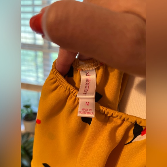 💛💛 Xhilaration mustard blouse. Size Medium. EUC. Pika boo back. 💛💛 - Picture 6 of 6